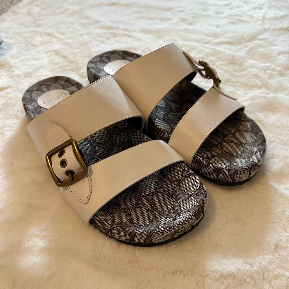 🥰 Authentic Coach sandals. Euro 39/US 8.5. Off white color. Cute and comfy.